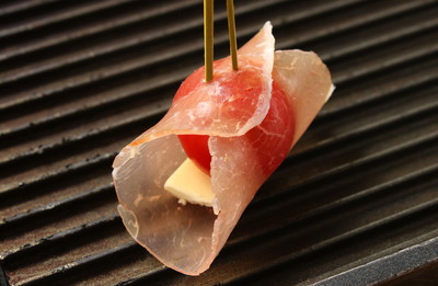 クリームチーズトマトの生ハム焼き