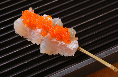 鯛の昆布〆 とびっこのせ